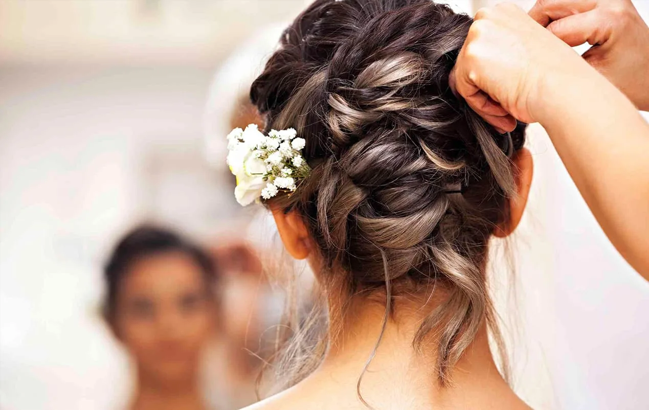 Hair stylist and makeup artist for over 12 years redefine. - 满冠体育
